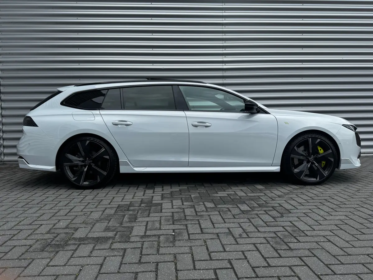 PSE 1.6 HYBRID 360PK SPORT ENGINEERED AUTOMAAT SOH 98,25% / NAVI / LEDER / CLIMA / PDC / 20" LMV / CAMERA / KEYLESS / I-COCKPIT / FULL-LED / PANO. DAK / ALCANTARA / WINTERPAKKET / FOCAL AUDI