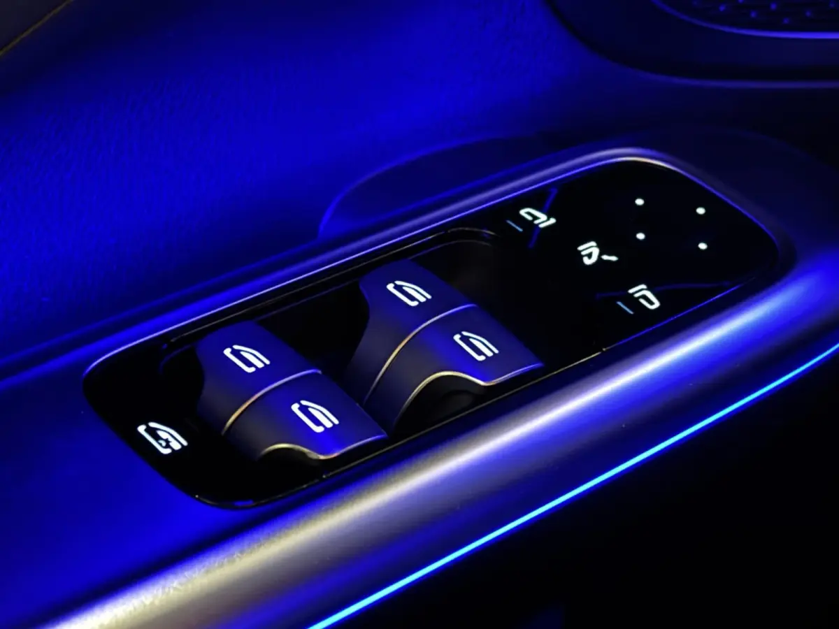 300 d AMG Line Panodak Leer Camera LED