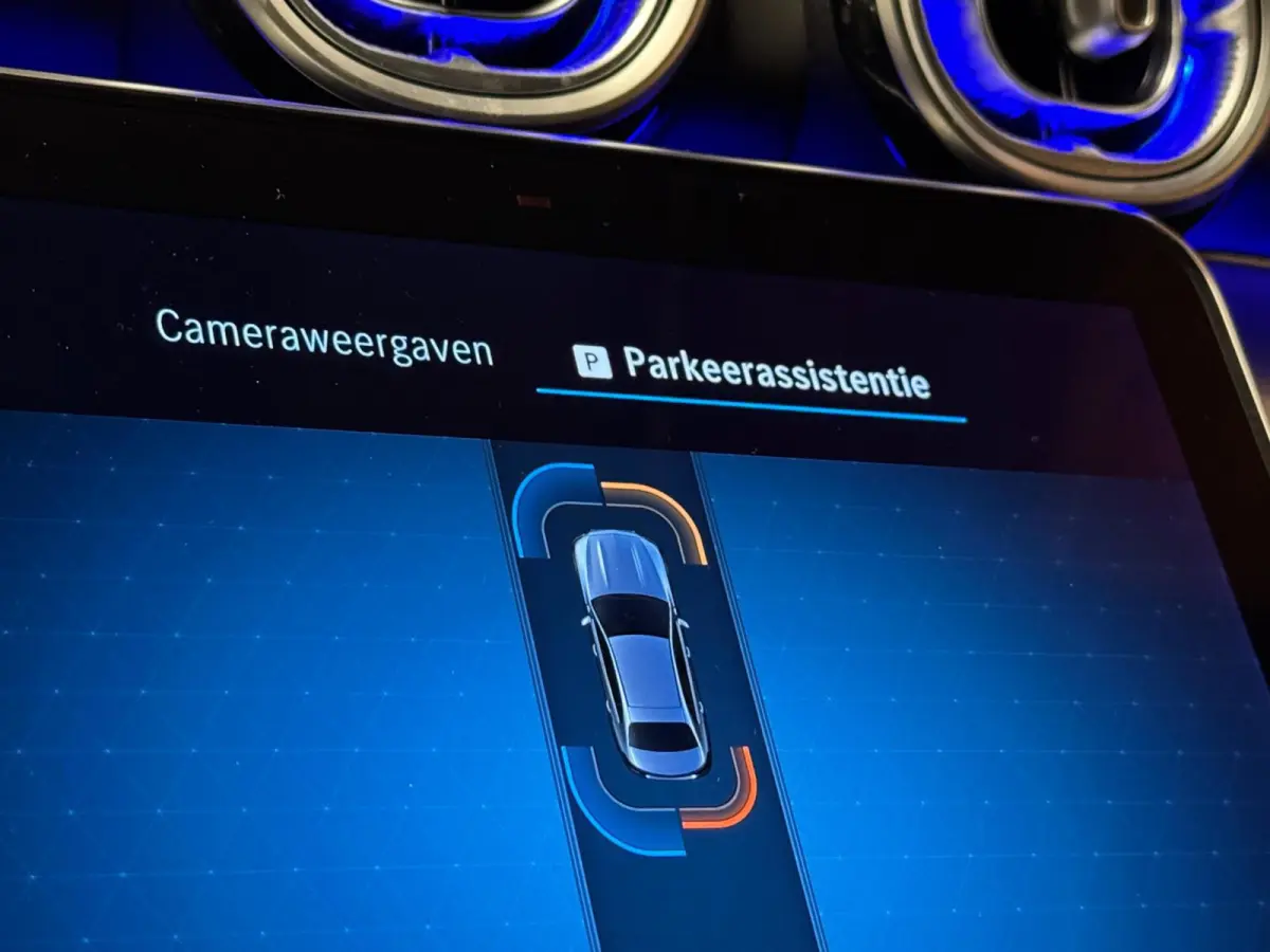300 d AMG Line Panodak Leer Camera LED