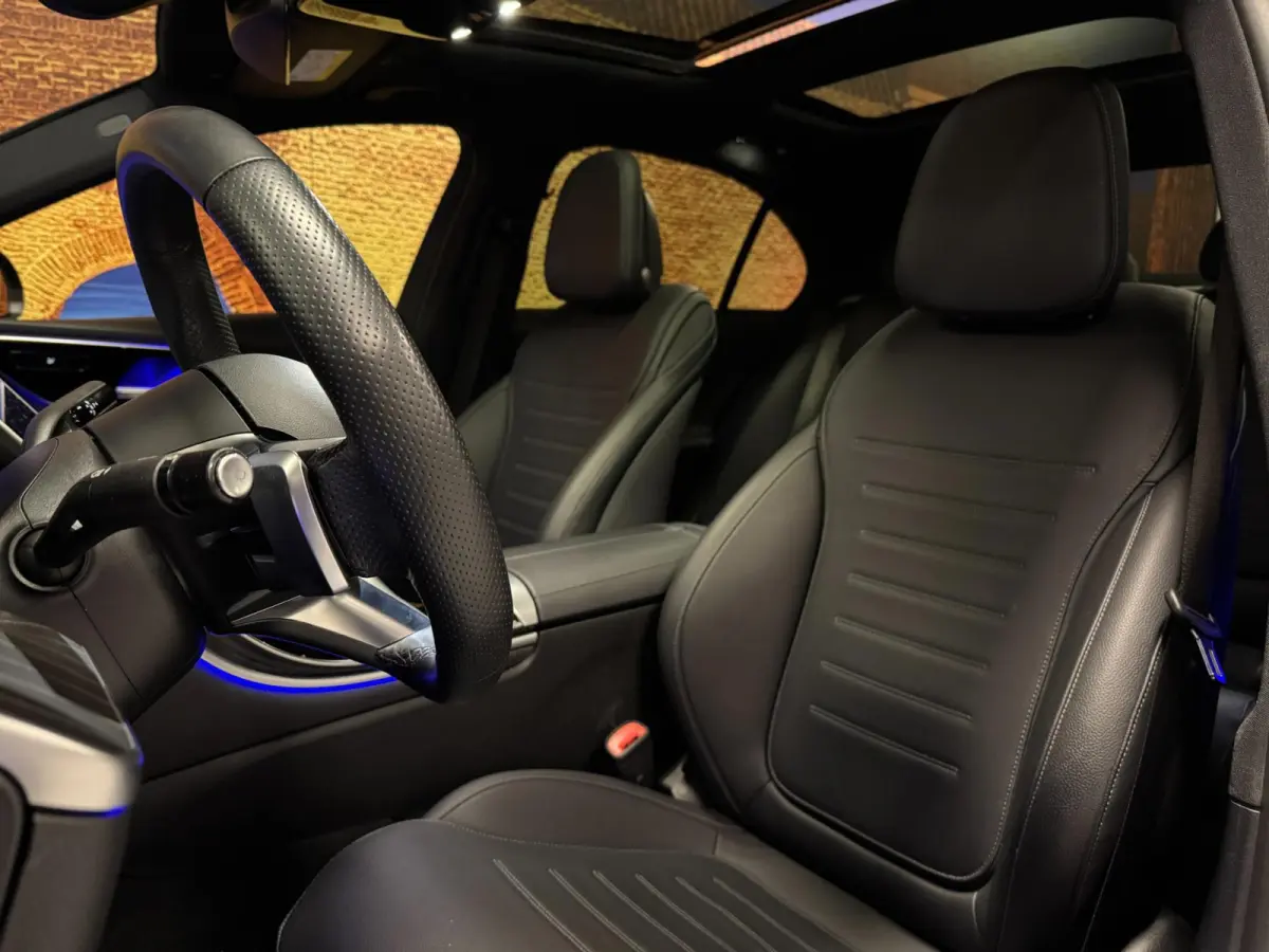 300 d AMG Line Panodak Leer Camera LED