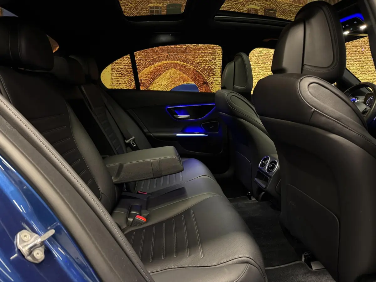 300 d AMG Line Panodak Leer Camera LED