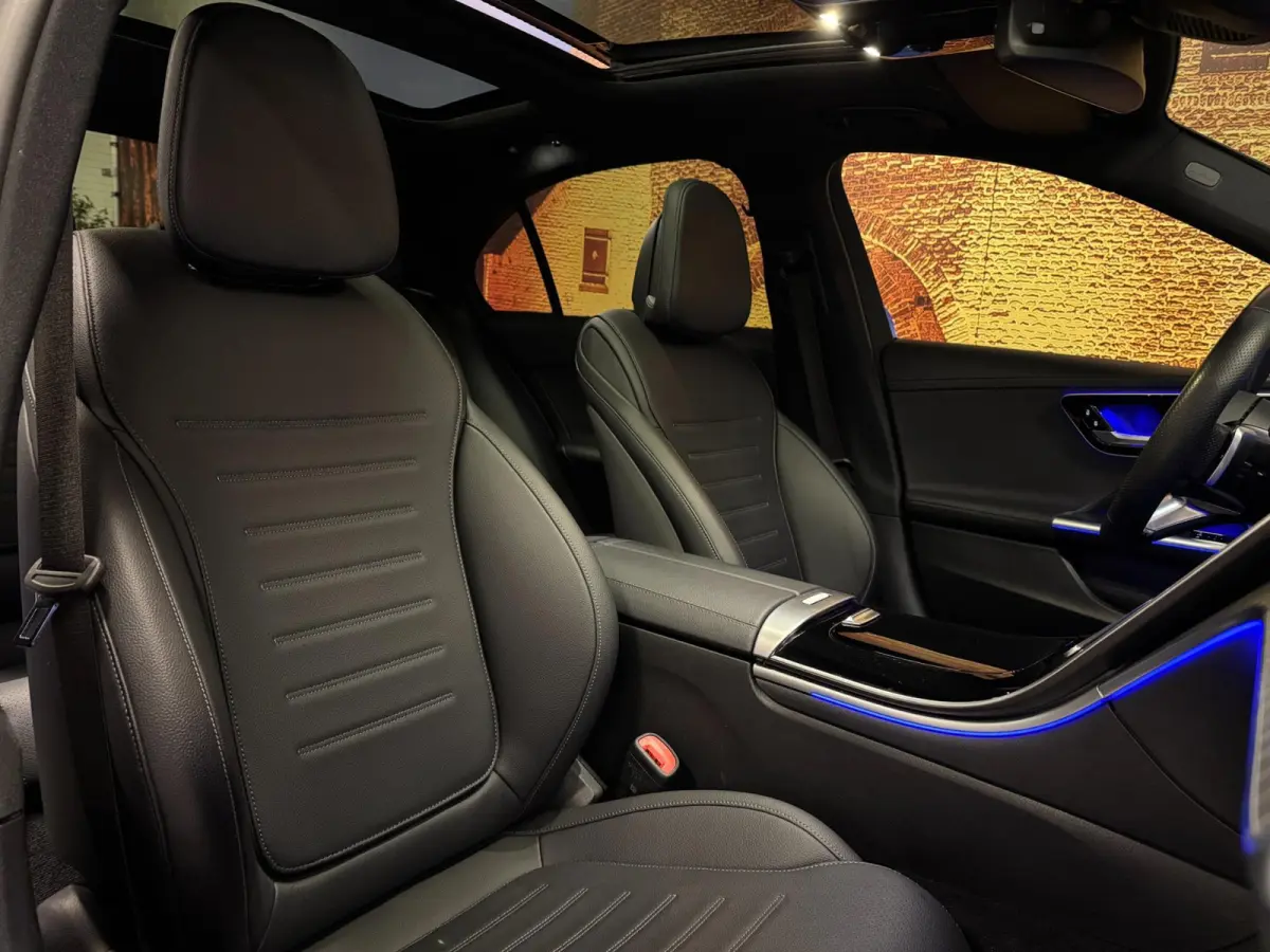 300 d AMG Line Panodak Leer Camera LED