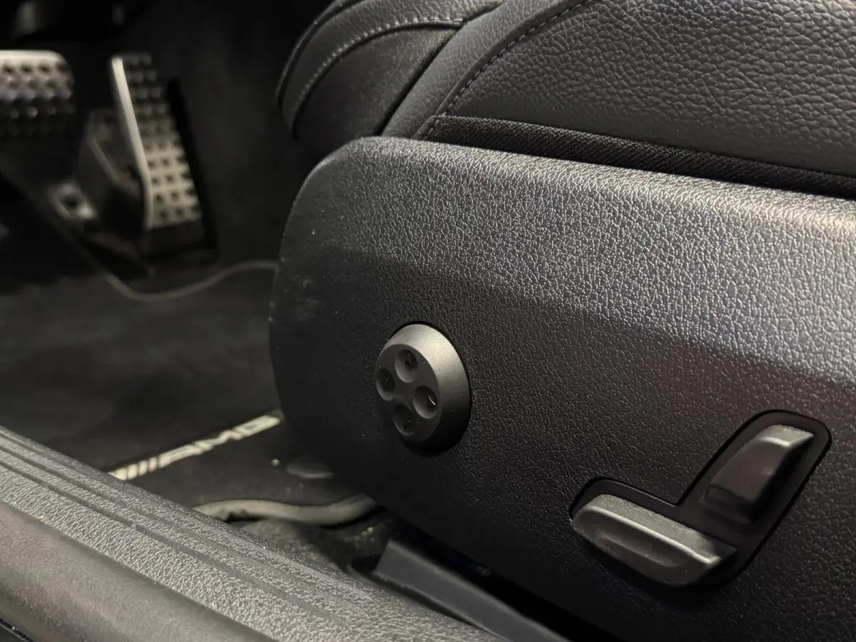 300 d AMG Line Panodak Leer Camera LED