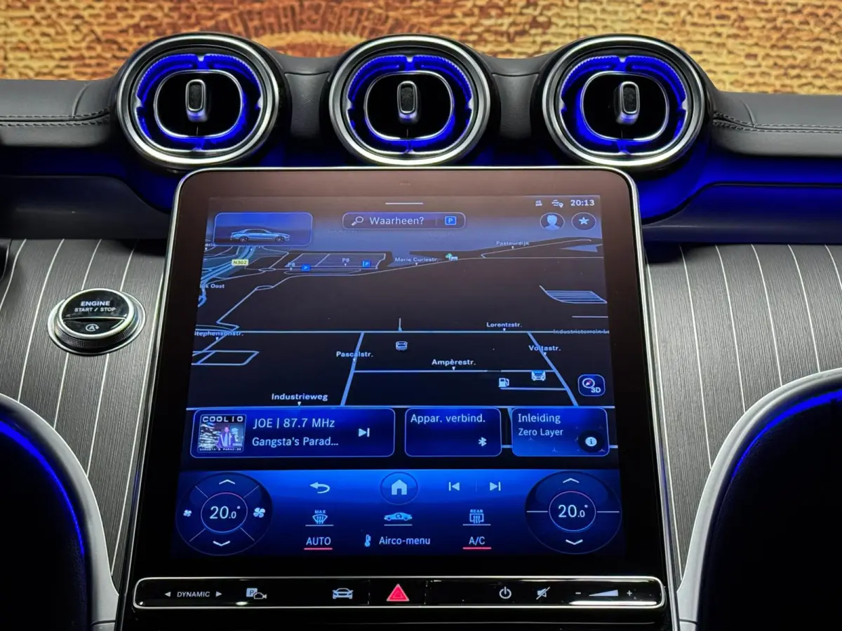 300 d AMG Line Panodak Leer Camera LED