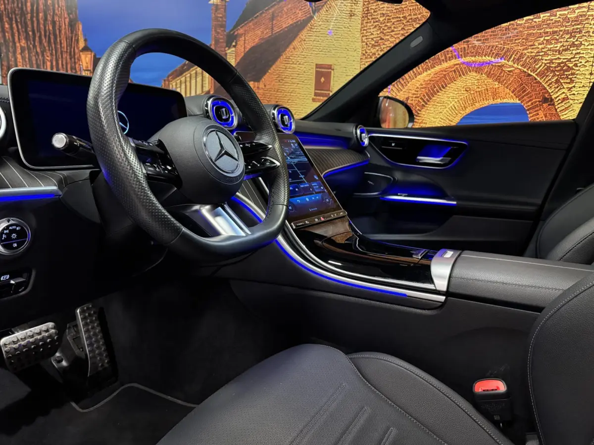 300 d AMG Line Panodak Leer Camera LED