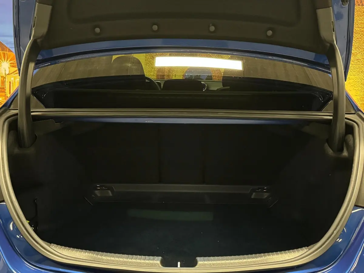300 d AMG Line Panodak Leer Camera LED