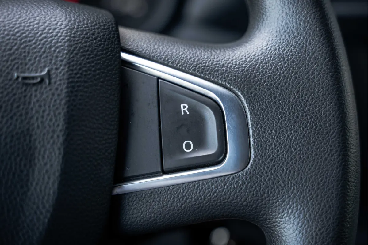 2.3dCi | Bakwagen met Laadklep | LED | Carplay | Camera | Cruise