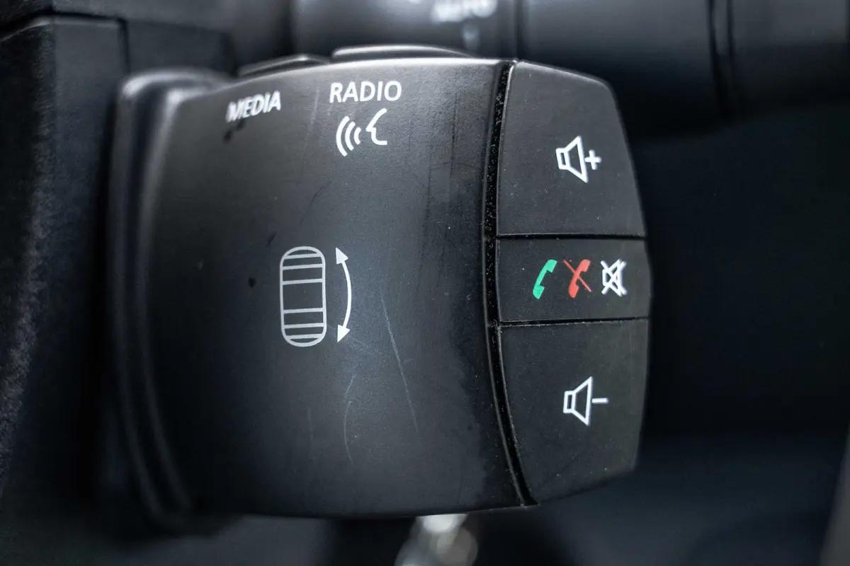 2.3dCi | Bakwagen met Laadklep | LED | Carplay | Camera | Cruise