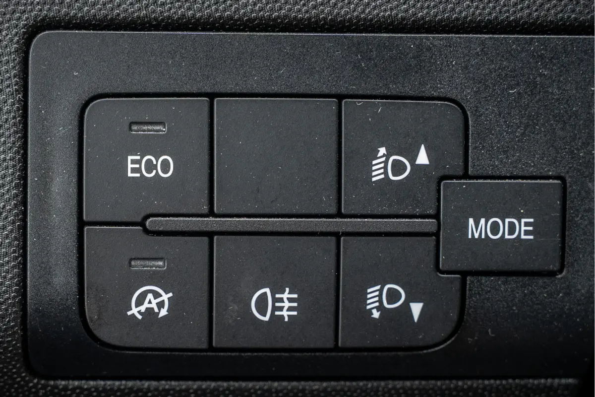2,3 140PK | Bakwagen met laadklep | 3-Zits | LED | Cruise | Airco