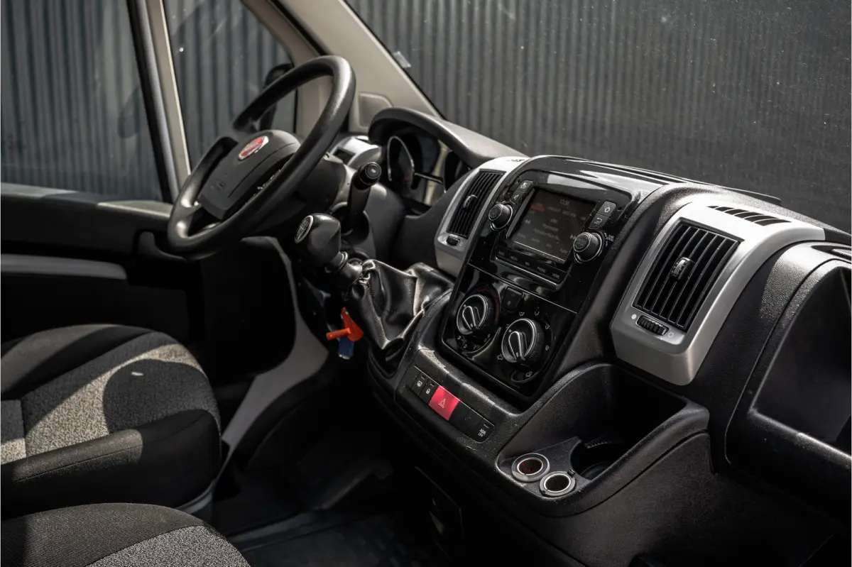 2,3 140PK | Bakwagen met laadklep | 3-Zits | LED | Cruise | Airco