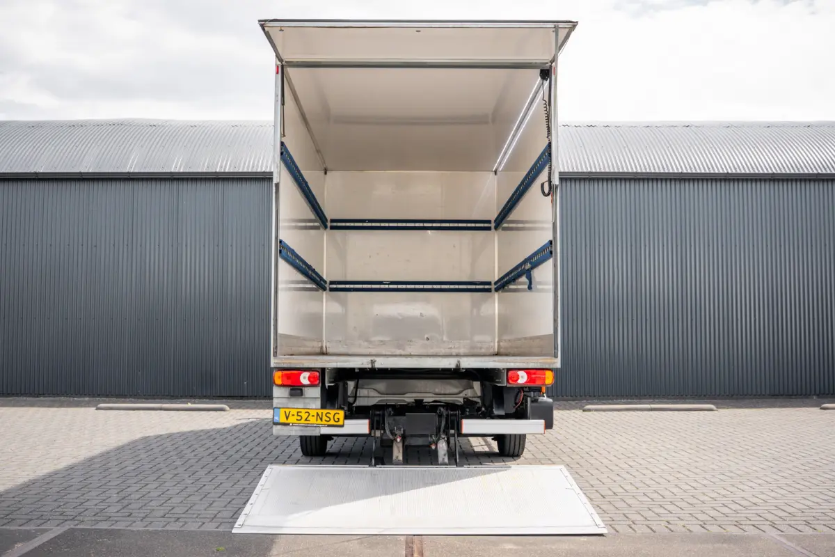 2,3 140PK | Bakwagen met laadklep | 3-Zits | LED | Cruise | Airco