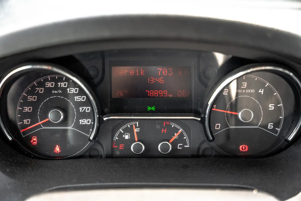 2,3 140PK | Bakwagen met laadklep | 3-Zits | LED | Cruise | Airco
