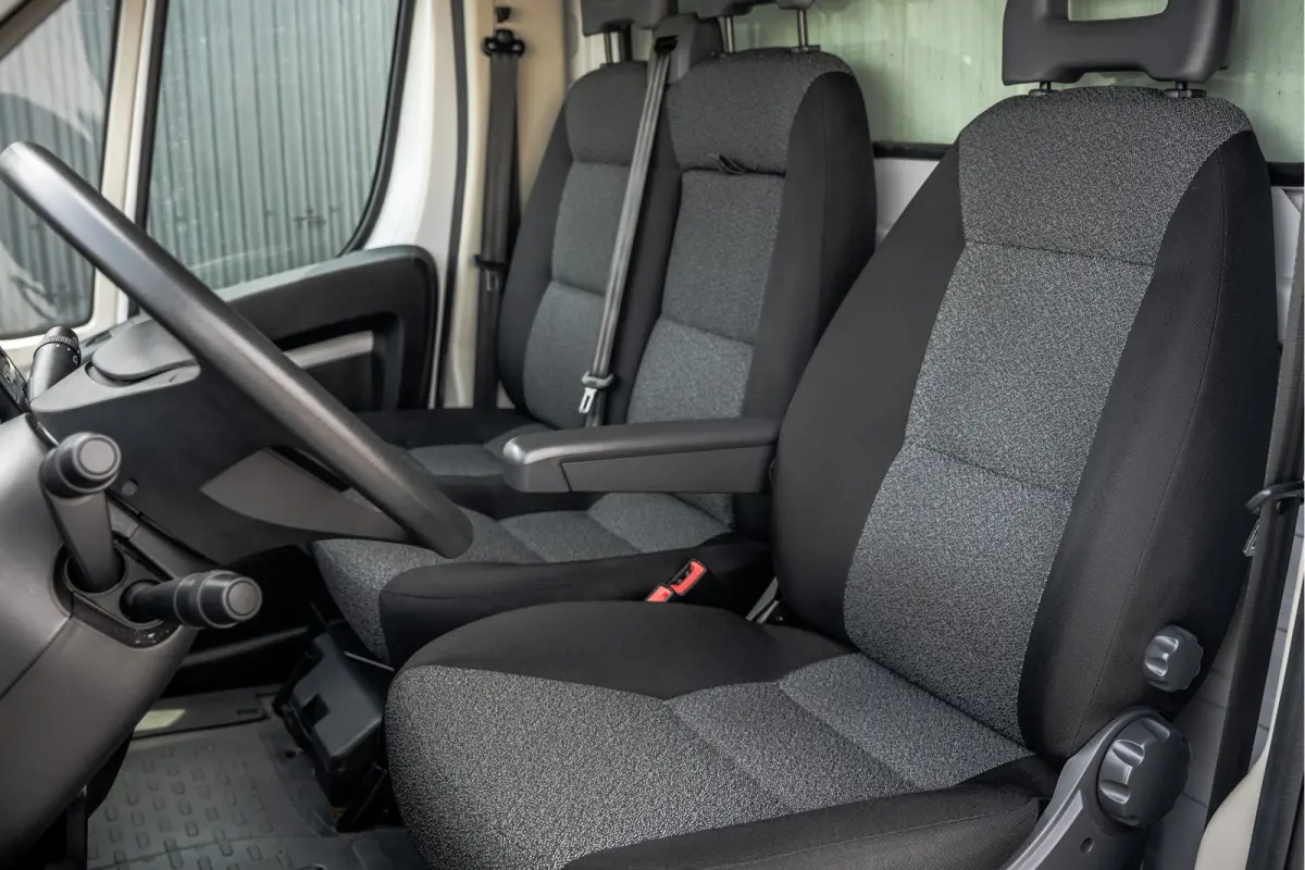 2,3 140PK | Bakwagen met laadklep | 3-Zits | LED | Cruise | Airco