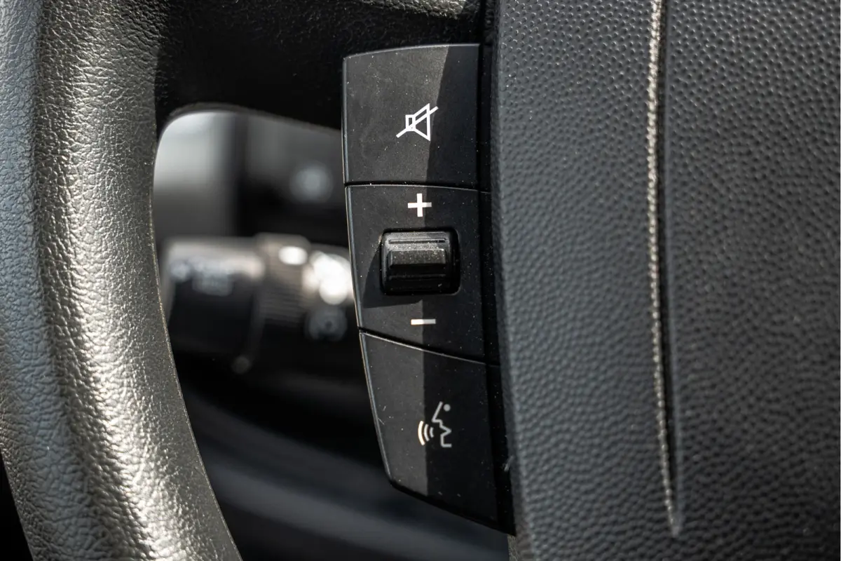 2,3 140PK | Bakwagen met laadklep | 3-Zits | LED | Cruise | Airco