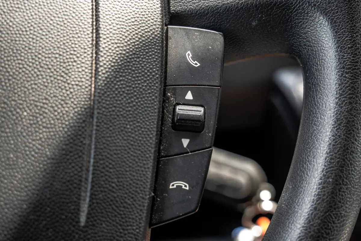 2,3 140PK | Bakwagen met laadklep | 3-Zits | LED | Cruise | Airco