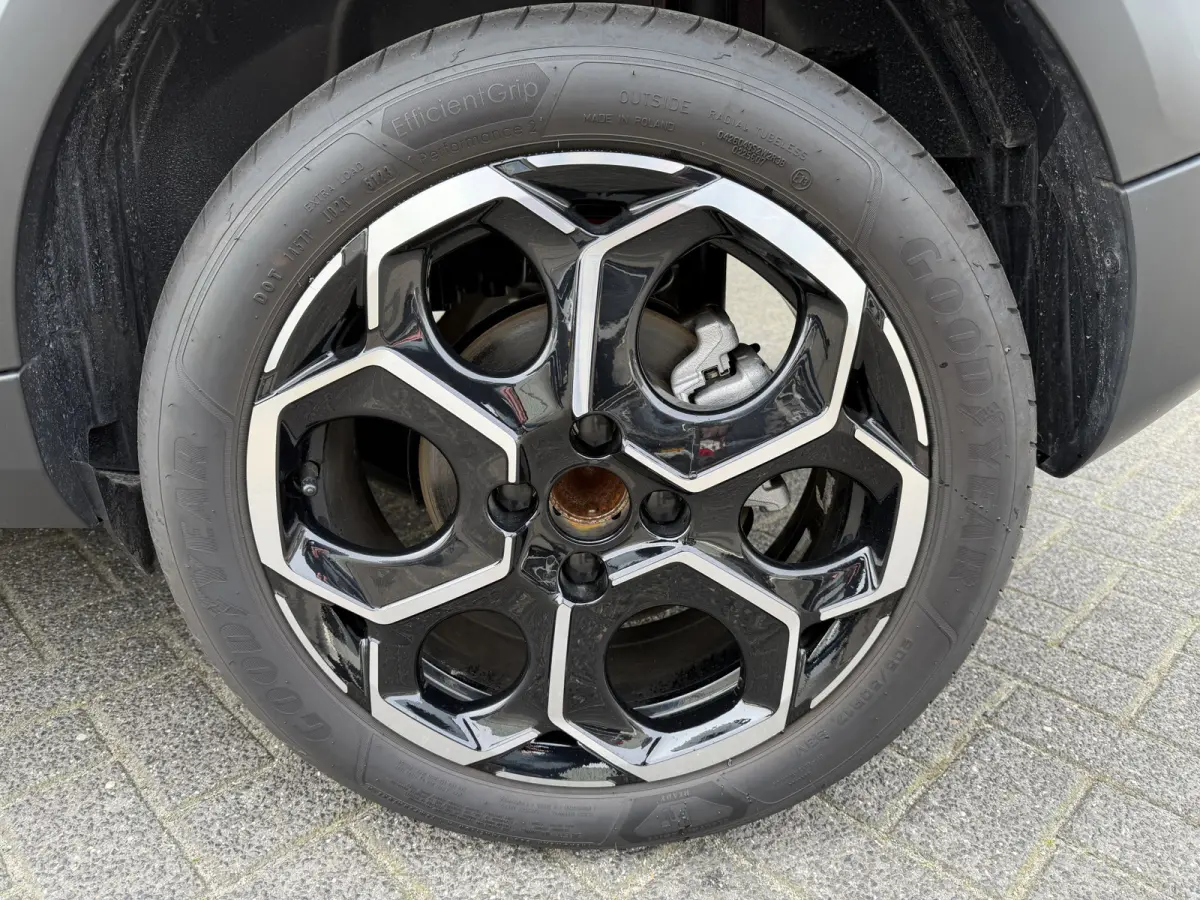 Max 113pk 44 kWh (Automatische Airco - Navigatie - LED - Apple Carplay - Camera - 17" - Two Tone)