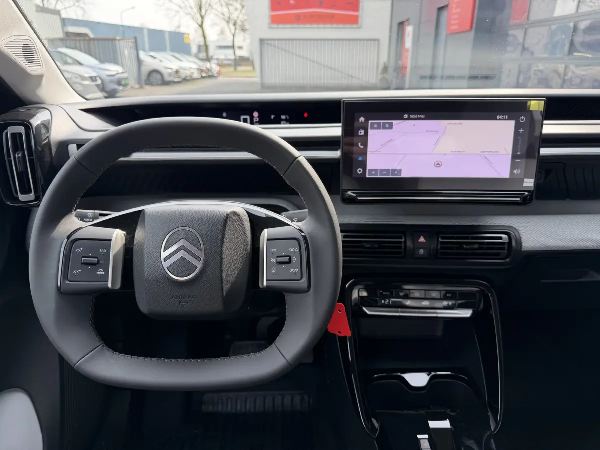 Max 113pk 44 kWh (Automatische Airco - Navigatie - LED - Apple Carplay - Camera - 17" - Two Tone)