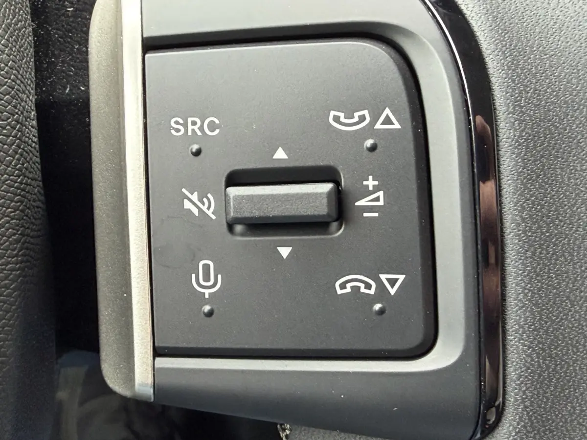 Max 113pk 44 kWh (Automatische Airco - Navigatie - LED - Apple Carplay - Camera - 17" - Two Tone)