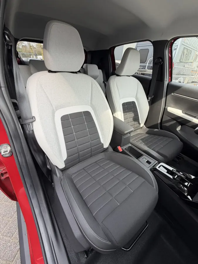 Max 113pk 44 kWh (Automatische Airco - Navigatie - LED - Apple Carplay - Camera - 17" - Two Tone)