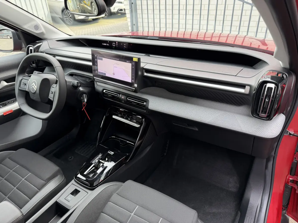 Max 113pk 44 kWh (Automatische Airco - Navigatie - LED - Apple Carplay - Camera - 17" - Two Tone)