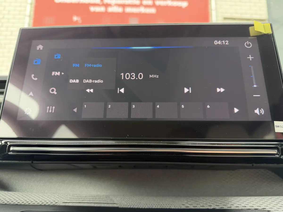 Max 113pk 44 kWh (Automatische Airco - Navigatie - LED - Apple Carplay - Camera - 17" - Two Tone)