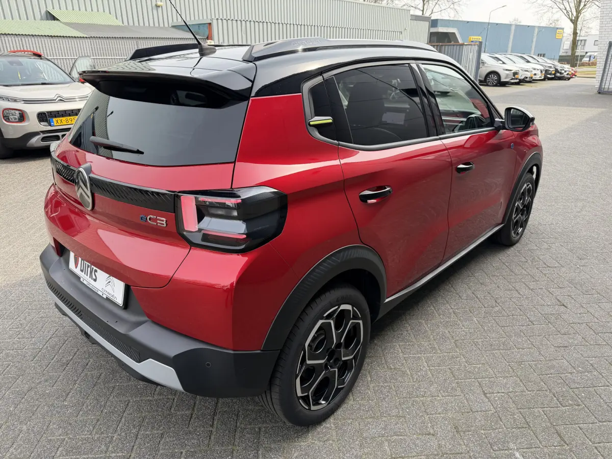 Max 113pk 44 kWh (Automatische Airco - Navigatie - LED - Apple Carplay - Camera - 17" - Two Tone)