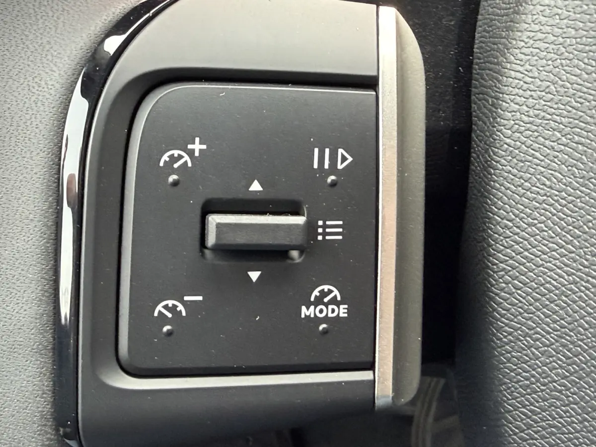 Max 113pk 44 kWh (Automatische Airco - Navigatie - LED - Apple Carplay - Camera - 17" - Two Tone)