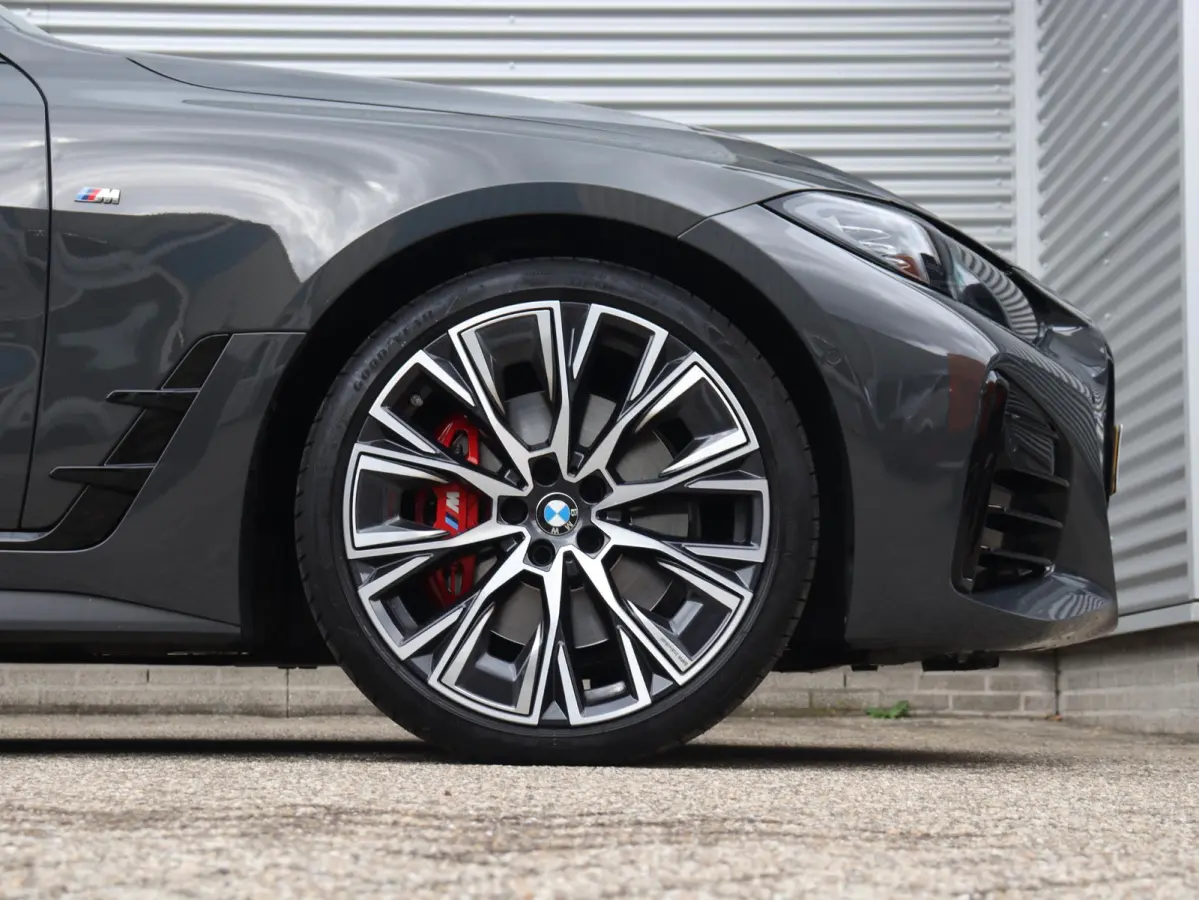430i | High Executive | M Sportpakket Pro | Driving Assistant Prof. | Comfort Access | Achteruitrijcamera | HiFi | 20'' LMV