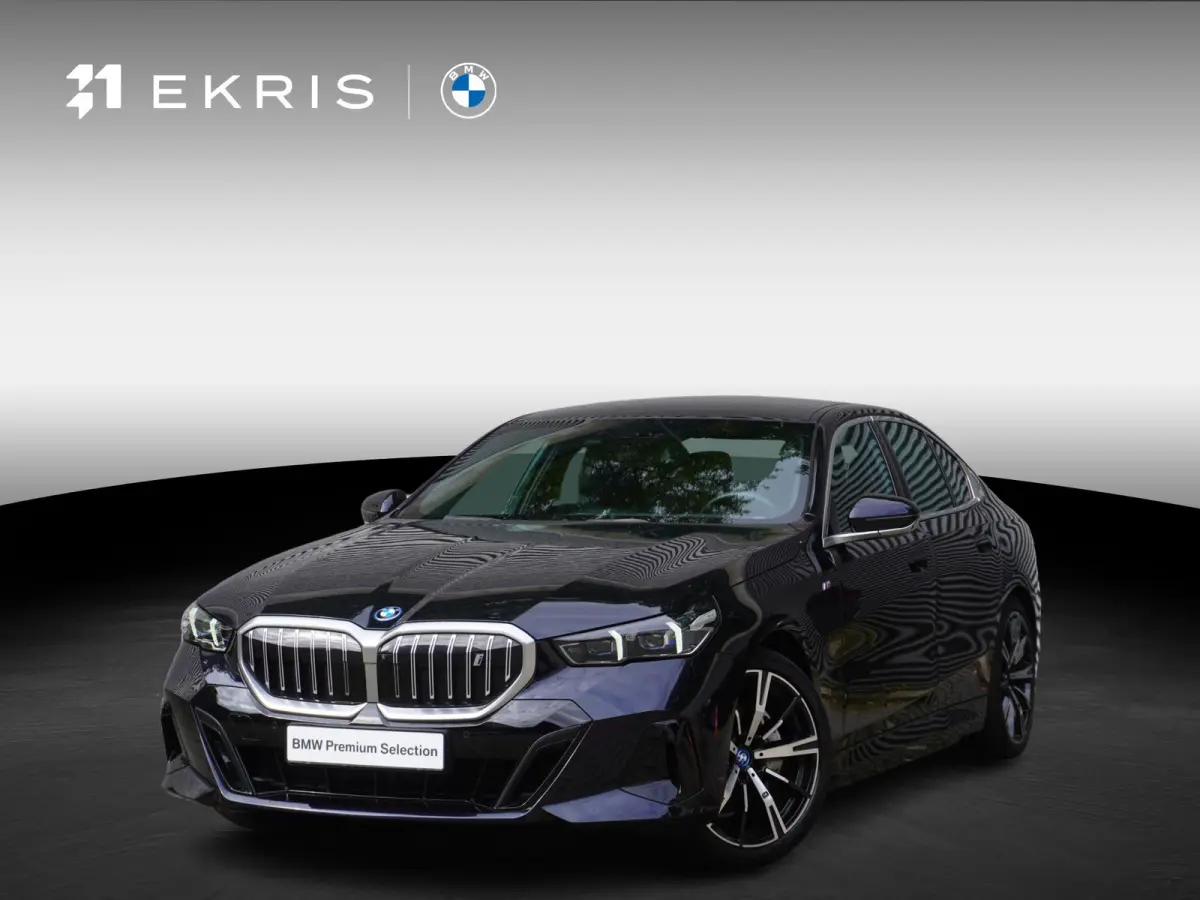 eDrive40 | M Sportpakket | Comfort Pack | Glazen panoramadak | Driving Assistant Professional | Harman Kardon HiFi Sound system | Trekhaak met elektrisch wegklapbare kogel