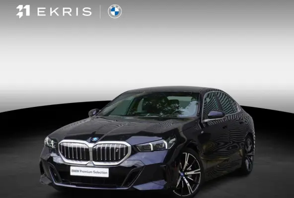 eDrive40 | M Sportpakket | Comfort Pack | Glazen panoramadak | Driving Assistant Professional | Harman Kardon HiFi Sound system | Trekhaak met elektrisch wegklapbare kogel