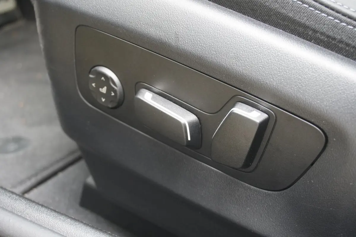 eDrive40 | M Sportpakket | Comfort Pack | Glazen panoramadak | Driving Assistant Professional | Harman Kardon HiFi Sound system | Trekhaak met elektrisch wegklapbare kogel