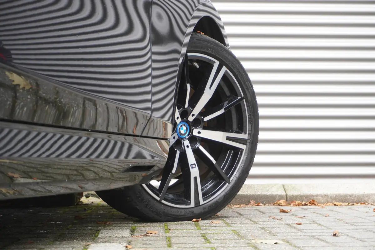 eDrive40 | M Sportpakket | Comfort Pack | Glazen panoramadak | Driving Assistant Professional | Harman Kardon HiFi Sound system | Trekhaak met elektrisch wegklapbare kogel