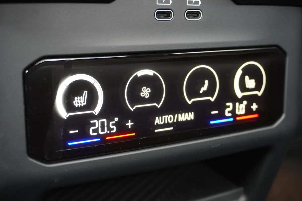 eDrive40 | M Sportpakket | Comfort Pack | Glazen panoramadak | Driving Assistant Professional | Harman Kardon HiFi Sound system | Trekhaak met elektrisch wegklapbare kogel