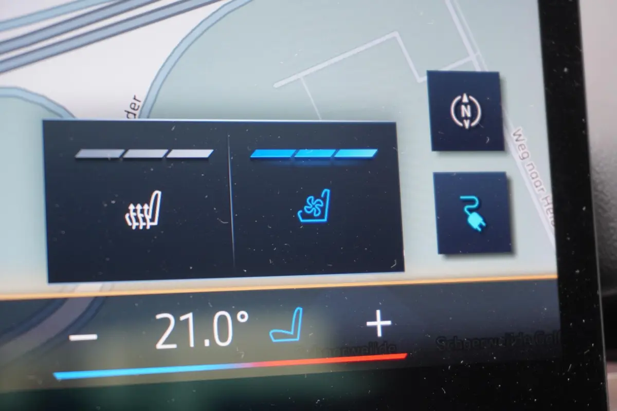 eDrive40 | M Sportpakket | Comfort Pack | Glazen panoramadak | Driving Assistant Professional | Harman Kardon HiFi Sound system | Trekhaak met elektrisch wegklapbare kogel