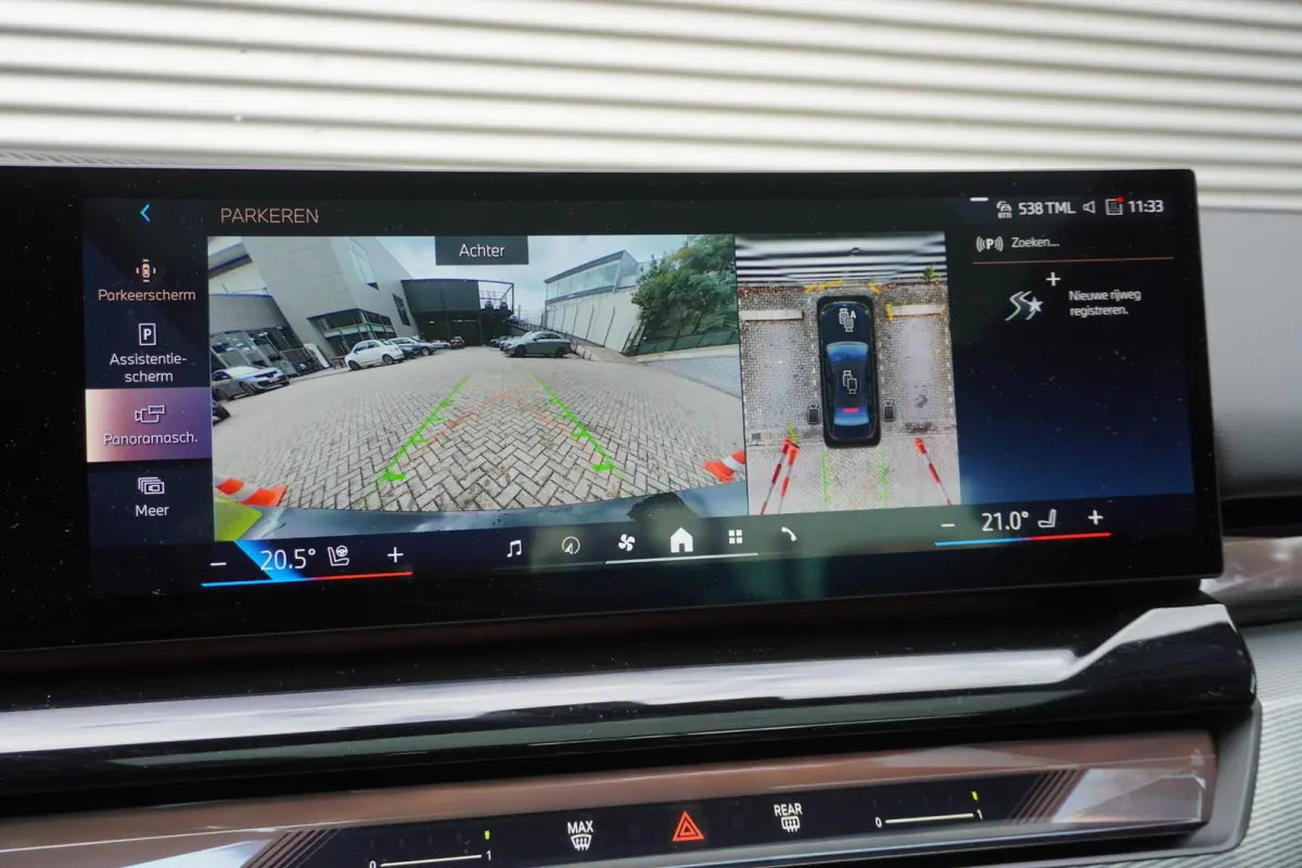 eDrive40 | M Sportpakket | Comfort Pack | Glazen panoramadak | Driving Assistant Professional | Harman Kardon HiFi Sound system | Trekhaak met elektrisch wegklapbare kogel