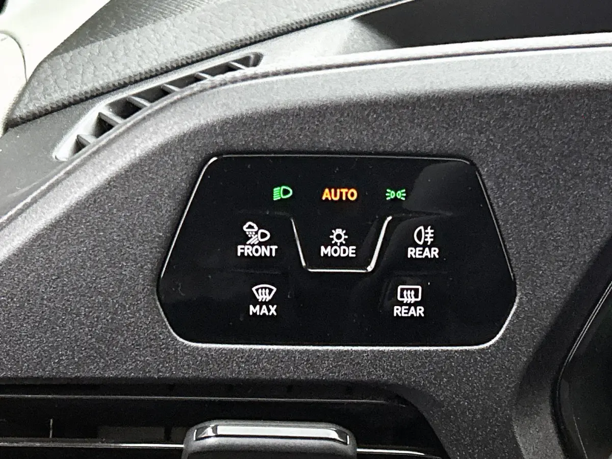 Flexible 1.5 TSI Hybride Limited Edition | Automaat | Multifunctioneel Stuurwiel | Adaptive Cruise Control | DAB+ | Digital Cockpit | Navigatie | Achteruitrijcamera | Led Lampen | Lane Assis