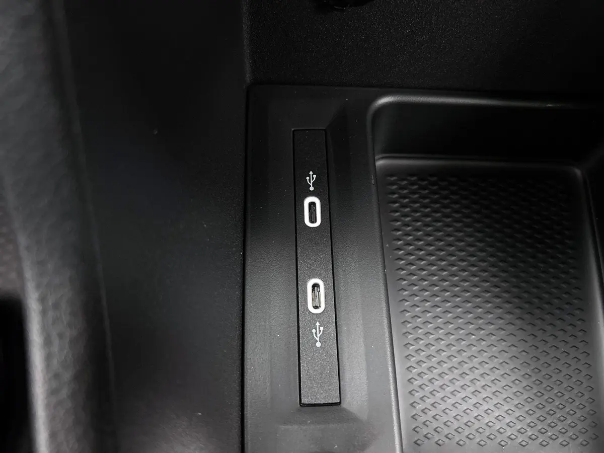 Flexible 1.5 TSI Hybride Limited Edition | Automaat | Multifunctioneel Stuurwiel | Adaptive Cruise Control | DAB+ | Digital Cockpit | Navigatie | Achteruitrijcamera | Led Lampen | Lane Assis
