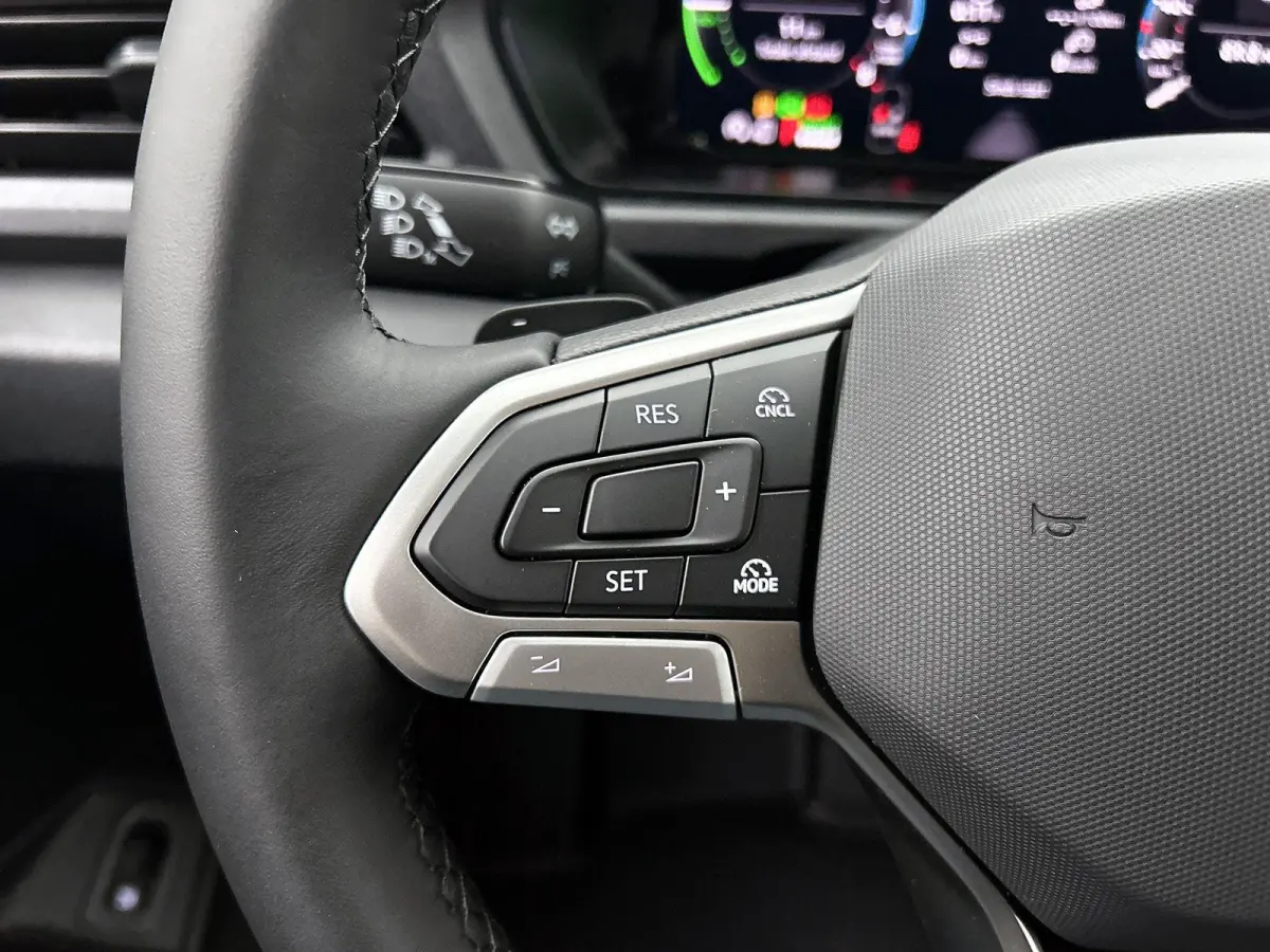 Flexible 1.5 TSI Hybride Limited Edition | Automaat | Multifunctioneel Stuurwiel | Adaptive Cruise Control | DAB+ | Digital Cockpit | Navigatie | Achteruitrijcamera | Led Lampen | Lane Assis
