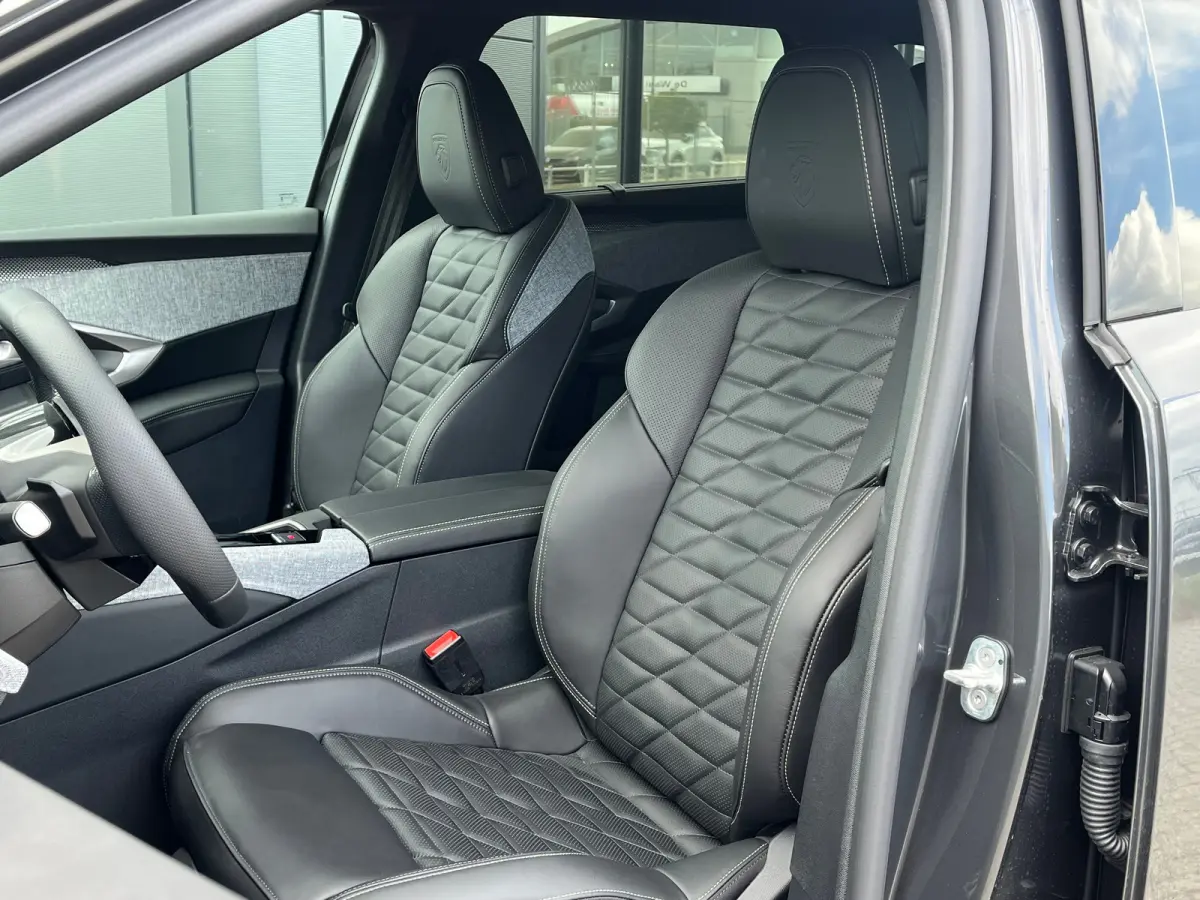 1.2 Hybrid 145 GT Exclusive 7P VOORRAAD ACTIE | 8 JAAR GARANTIE | | 2 stoelen op derde rij | Achterbank verwarmd | Apple Carplay/Android Auto|telefoonintegratie premium