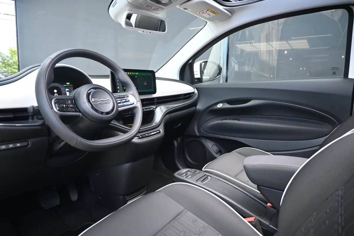 Icon 42 kWh | Navi by app | Cruise control | Elektr. ramen voor | DAB | Stoelverwarming | Achteruitrijcamera | Armsteun voor | LMV 16" |