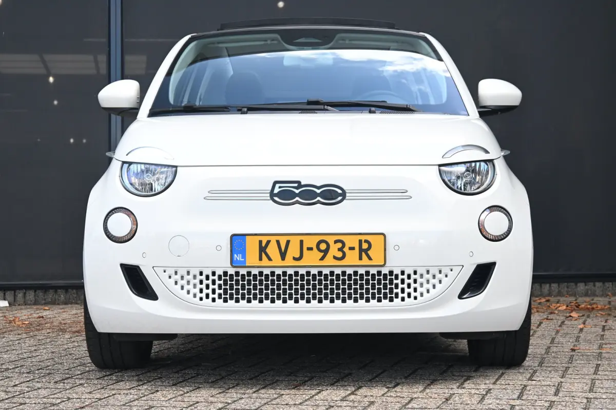 Icon 42 kWh | Navi by app | Cruise control | Elektr. ramen voor | DAB | Stoelverwarming | Achteruitrijcamera | Armsteun voor | LMV 16" |