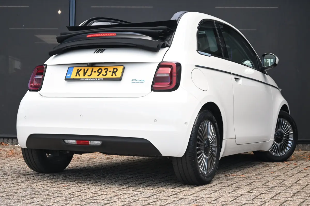 Icon 42 kWh | Navi by app | Cruise control | Elektr. ramen voor | DAB | Stoelverwarming | Achteruitrijcamera | Armsteun voor | LMV 16" |