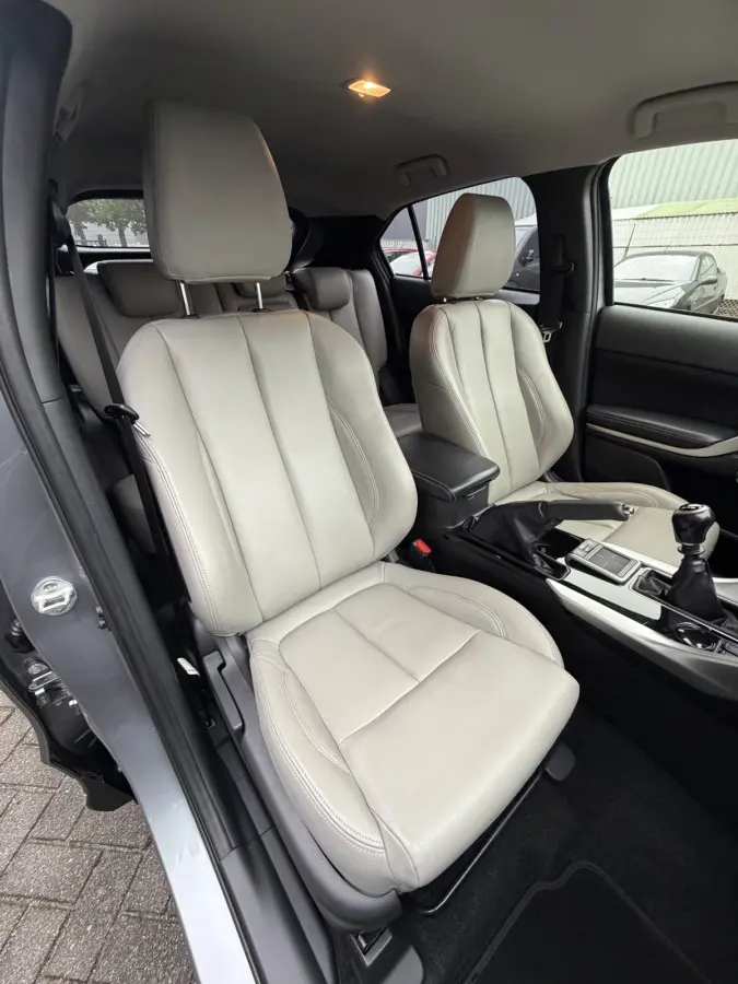 1.5 DI-T First Edition (Trekhaak (1.600kg) - Camera - Leder incl stoelverwarming - Parkeersensoren V+A - Keyless Entry - Head up)