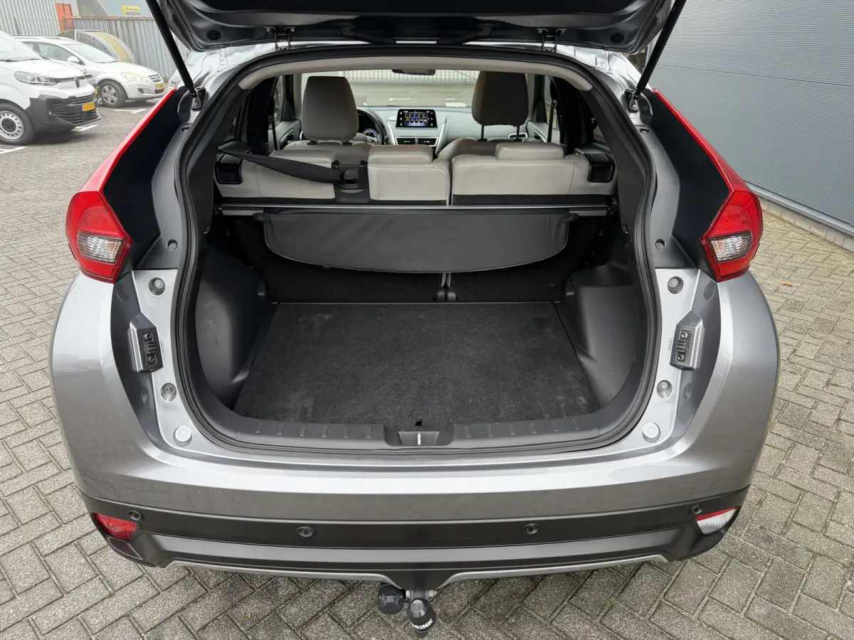 1.5 DI-T First Edition (Trekhaak (1.600kg) - Camera - Leder incl stoelverwarming - Parkeersensoren V+A - Keyless Entry - Head up)