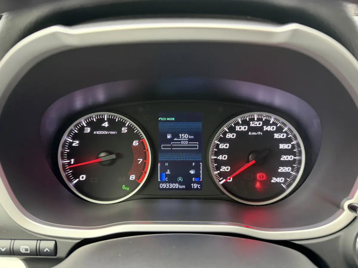 1.5 DI-T First Edition (Trekhaak (1.600kg) - Camera - Leder incl stoelverwarming - Parkeersensoren V+A - Keyless Entry - Head up)