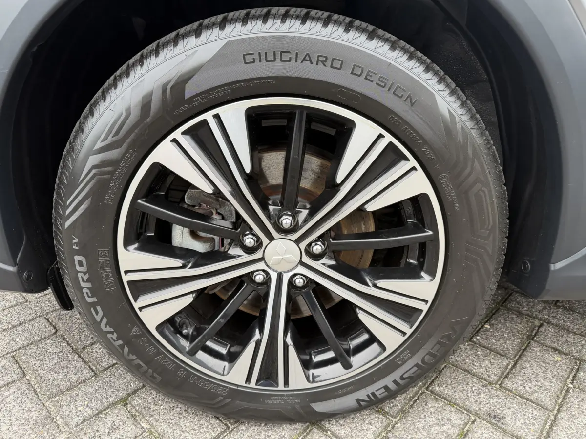 1.5 DI-T First Edition (Trekhaak (1.600kg) - Camera - Leder incl stoelverwarming - Parkeersensoren V+A - Keyless Entry - Head up)