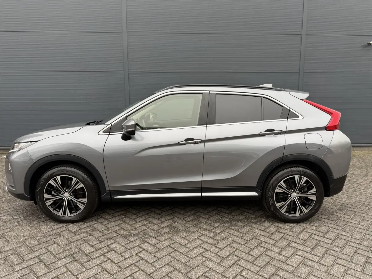 1.5 DI-T First Edition (Trekhaak (1.600kg) - Camera - Leder incl stoelverwarming - Parkeersensoren V+A - Keyless Entry - Head up)