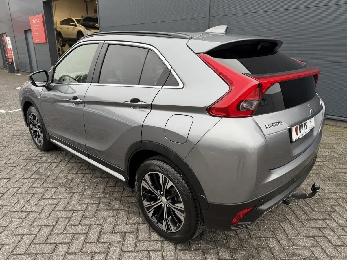 1.5 DI-T First Edition (Trekhaak (1.600kg) - Camera - Leder incl stoelverwarming - Parkeersensoren V+A - Keyless Entry - Head up)