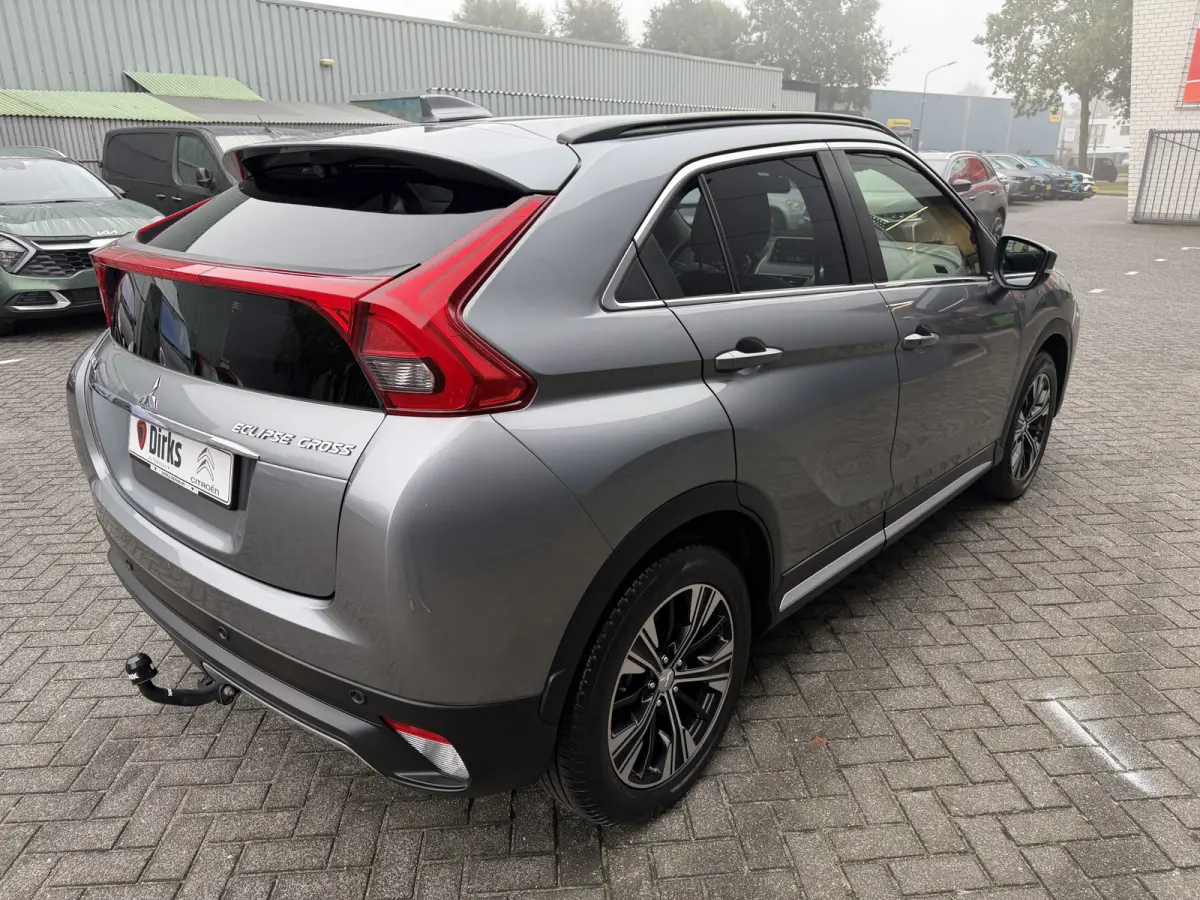 1.5 DI-T First Edition (Trekhaak (1.600kg) - Camera - Leder incl stoelverwarming - Parkeersensoren V+A - Keyless Entry - Head up)
