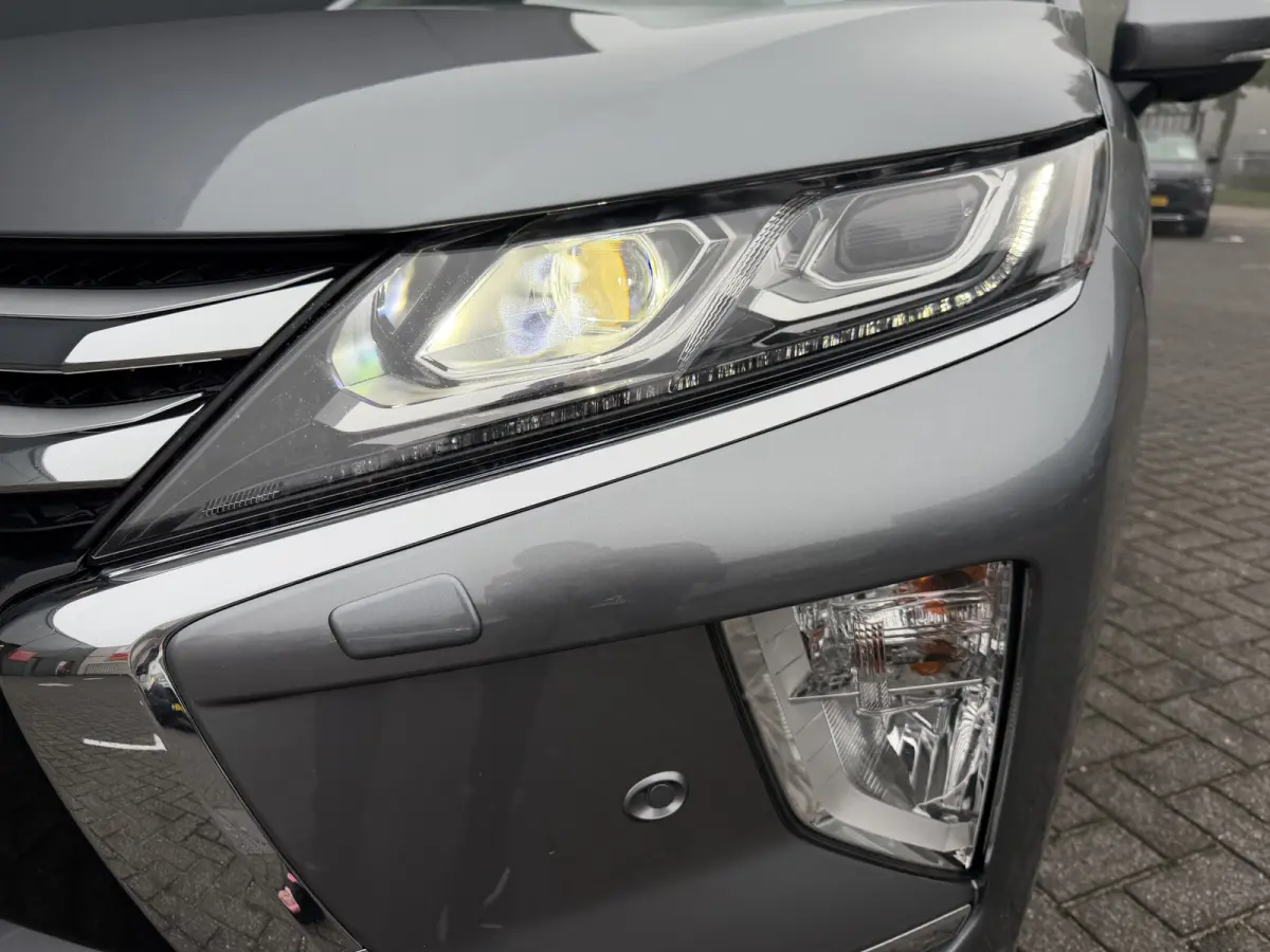 1.5 DI-T First Edition (Trekhaak (1.600kg) - Camera - Leder incl stoelverwarming - Parkeersensoren V+A - Keyless Entry - Head up)